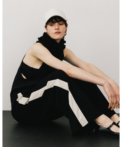 ボリュームティアードフリルネックニットブラウス