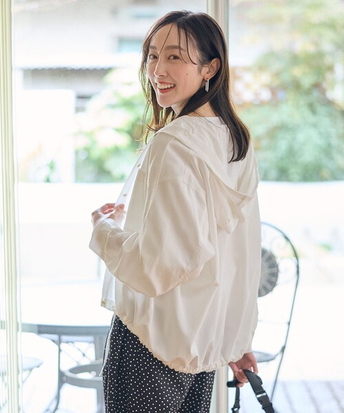 ANY(エニィ)の「撥水フーデットシャツ(シャツ/ブラウス・レディース・ライトグレー系/ホワイト系・F)」の3枚目の写真