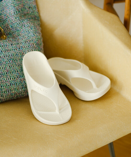 TELIC(テリック)の「【TELIC】W-FLIPFLOP(サンダル・レディース・アイボリー/ブラック・SMALL/MEDIUM/LARGE/X-LARGE)」の1枚目の写真