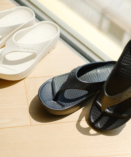 TELIC(テリック)の「【TELIC】W-FLIPFLOP(サンダル・レディース・アイボリー/ブラック・SMALL/MEDIUM/LARGE/X-LARGE)」の4枚目の写真