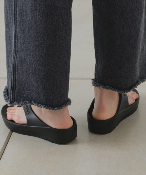 TELIC(テリック)の「【TELIC】W-FLIPFLOP(サンダル・レディース・アイボリー/ブラック・SMALL/MEDIUM/LARGE/X-LARGE)」の8枚目の写真