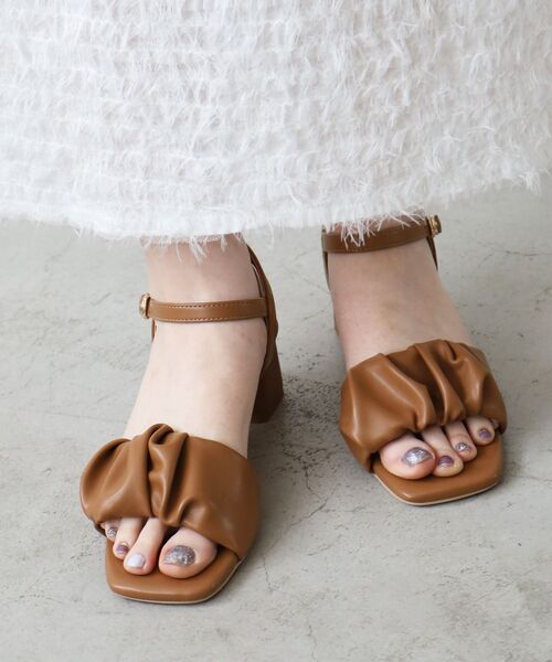 le.coeur blanc（ルクールブラン）の「《WEB限定アイテム》ギャザーストラップサンダル（サンダル・レディース・アイボリー/キャメル/ブラック系その他/ブラック・36/37/38）」の15枚目の写真