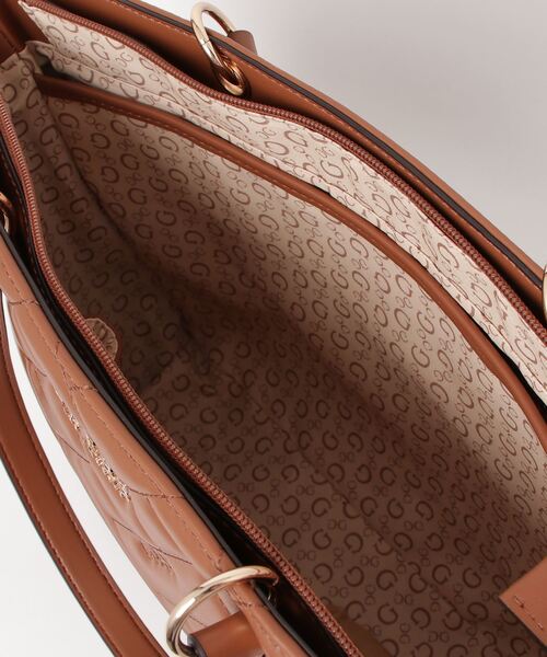 Guess（ゲス）の「KELCE Carryall トートバッグ（トートバッグ・レディース・ブラウン/キナリ/ブラック・ONE SIZE）」の5枚目の写真