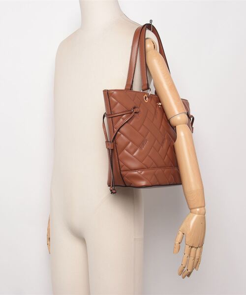 Guess（ゲス）の「KELCE Carryall トートバッグ（トートバッグ・レディース・ブラウン/キナリ/ブラック・ONE SIZE）」の4枚目の写真