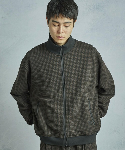 MEN'S BIGI（メンズビギ）の「【50th Anniv . 中田 慎介】 SUEDE LIKE/HOUND’S TOOTH TRACK JACKET（ブルゾン・メンズ・ブラウン/ベージュ・02/01/03）」の5枚目の写真