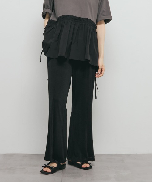 KBF（ケイビーエフ）の「シャイニーイージーフレアパンツ（その他パンツ・レディース・ベージュ/ブラック/グレー・ONE）」の12枚目の写真