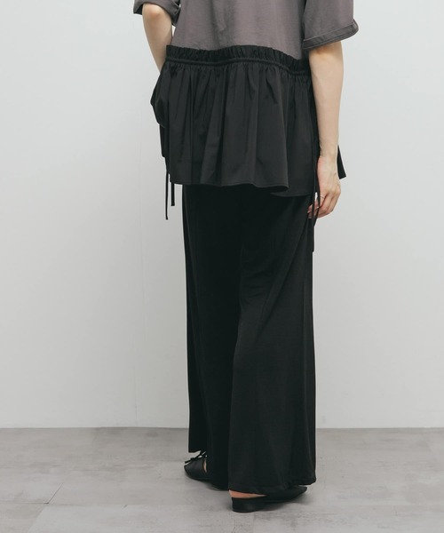 KBF（ケイビーエフ）の「シャイニーイージーフレアパンツ（その他パンツ・レディース・ベージュ/ブラック/グレー・ONE）」の14枚目の写真