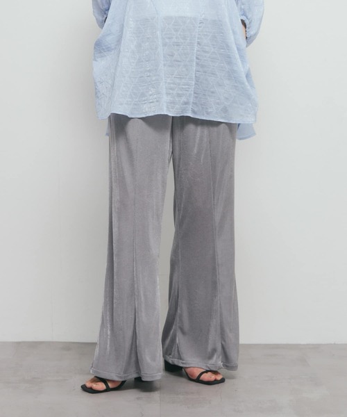 KBF（ケイビーエフ）の「シャイニーイージーフレアパンツ（その他パンツ・レディース・ベージュ/ブラック/グレー・ONE）」の19枚目の写真