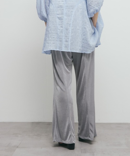 KBF（ケイビーエフ）の「シャイニーイージーフレアパンツ（その他パンツ・レディース・ベージュ/ブラック/グレー・ONE）」の21枚目の写真