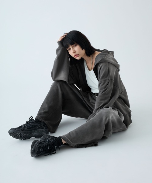 VELNUS(ベルナス)の「【VELNUS】Vintage Makeup Heavyweight Double Tuck Sweatpants/ヴィンテージメイク ヘビーウェイトダブルタックスウェットパンツ(スウェットパンツ・メンズ・チャコールグレー/ブラック・S/L/M)」の4枚目の写真