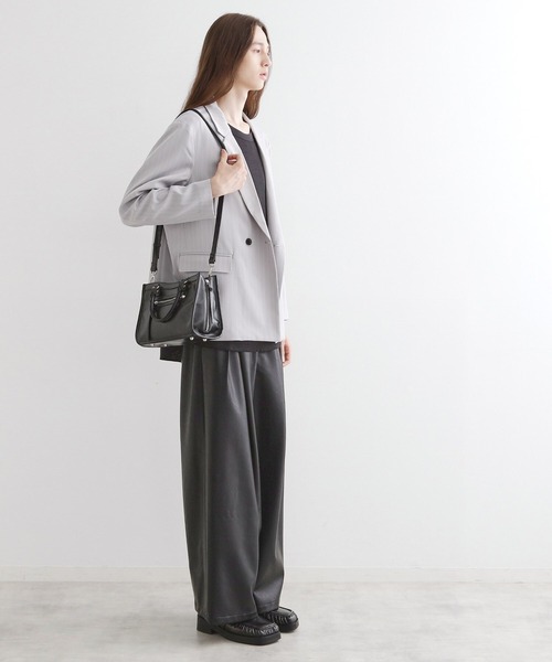 tk.TAKEO KIKUCHI(ティーケータケオキクチ)の「【FANCYシリーズ】スタッズスクエアボストンバッグ(ショルダーバッグ・メンズ・ブラック/ブラウン系その他/ベージュ系・00)」の4枚目の写真