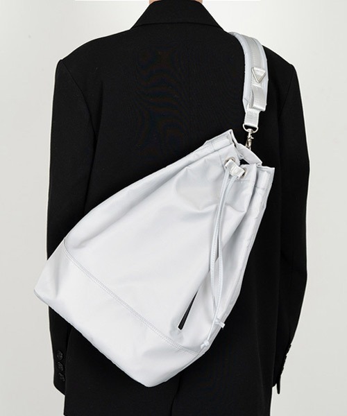 Ressaca(レサーカ)の「巾着ナイロンリュック ナップサック(バックパック/リュック・メンズ・ブラック/グレー・FREE)」の1枚目の写真