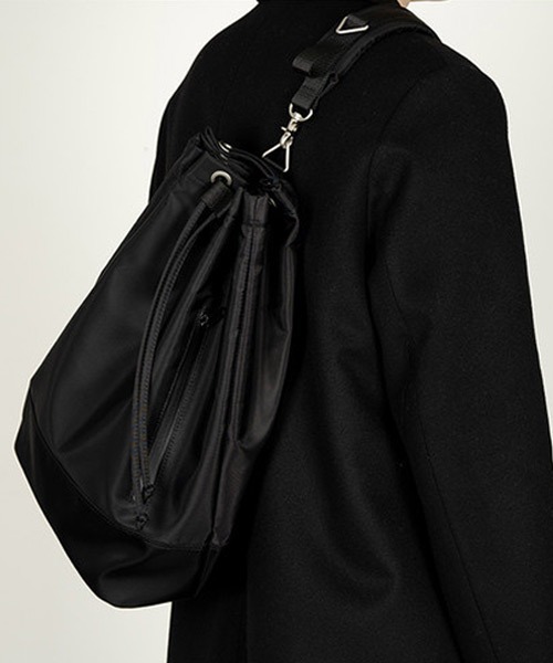 Ressaca(レサーカ)の「巾着ナイロンリュック ナップサック(バックパック/リュック・メンズ・ブラック/グレー・FREE)」の2枚目の写真