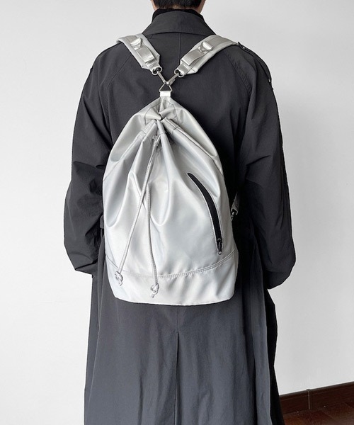 Ressaca(レサーカ)の「巾着ナイロンリュック ナップサック(バックパック/リュック・メンズ・ブラック/グレー・FREE)」の4枚目の写真