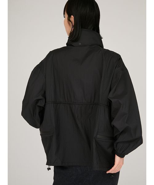 KEEN(キーン)の「【emmi×KEEN】RECYCLE NYLONLIGHT JACKET(ブルゾン・レディース・ブラック・M)」の4枚目の写真