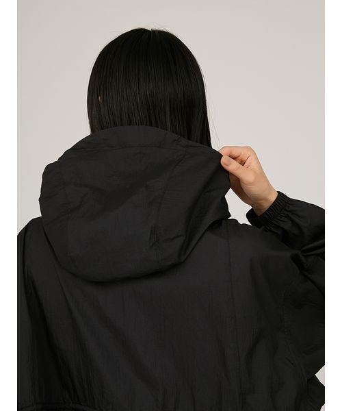 KEEN(キーン)の「【emmi×KEEN】RECYCLE NYLONLIGHT JACKET(ブルゾン・レディース・ブラック・M)」の12枚目の写真