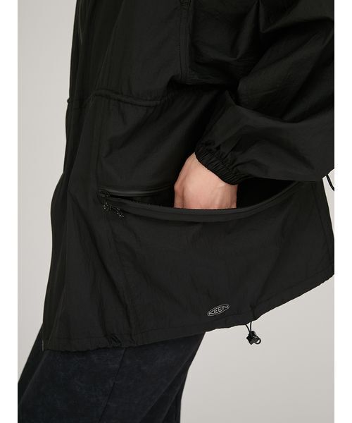 KEEN(キーン)の「【emmi×KEEN】RECYCLE NYLONLIGHT JACKET(ブルゾン・レディース・ブラック・M)」の14枚目の写真