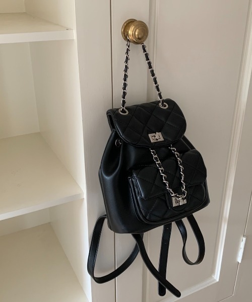 レディースミニリュックチェーンバックブラックキルティング新品ノベルティ キルティングチェーン使いミニリュック（バックパック/リュック