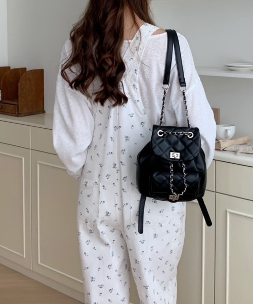 キルティングチェーン使いミニリュック（バックパック/リュック