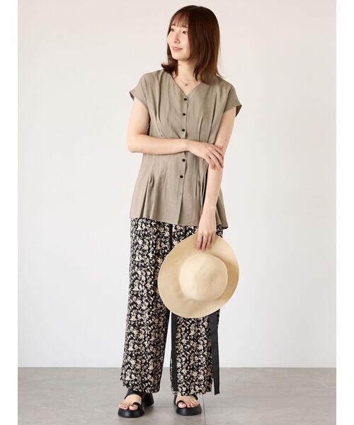 Te chichi TERRASSE（テチチテラス）の「ウエストタックVネックブラウス（シャツ/ブラウス・レディース・モカ/オフホワイト/ブルー・F）」の16枚目の写真