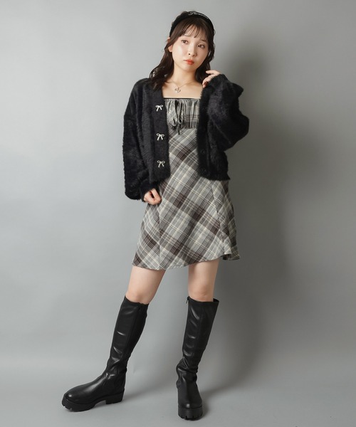 SPINNS（スピンズ）の「あざと可愛いチェックミニキャミワンピ（ワンピース・レディース・ベージュ/ピンク/グレー/ブラック/ブラウン・ONESIZE）」の13枚目の写真