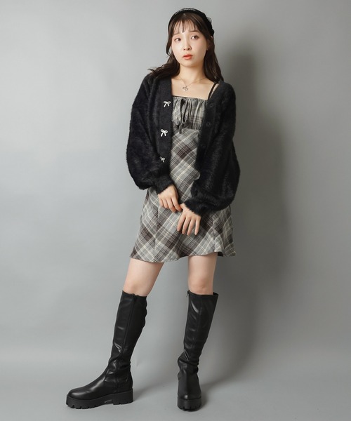 SPINNS（スピンズ）の「あざと可愛いチェックミニキャミワンピ（ワンピース・レディース・ベージュ/ピンク/グレー/ブラック/ブラウン・ONESIZE）」の15枚目の写真