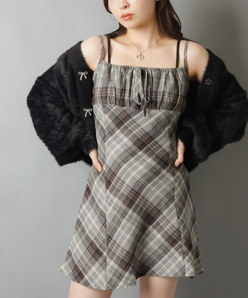 SPINNS（スピンズ）の「あざと可愛いチェックミニキャミワンピ（ワンピース・レディース・ベージュ/ピンク/グレー/ブラック/ブラウン・ONESIZE）」の6枚目の写真