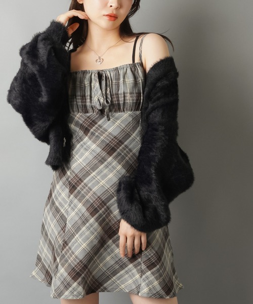 SPINNS（スピンズ）の「あざと可愛いチェックミニキャミワンピ（ワンピース・レディース・ベージュ/ピンク/グレー/ブラック/ブラウン・ONESIZE）」の7枚目の写真