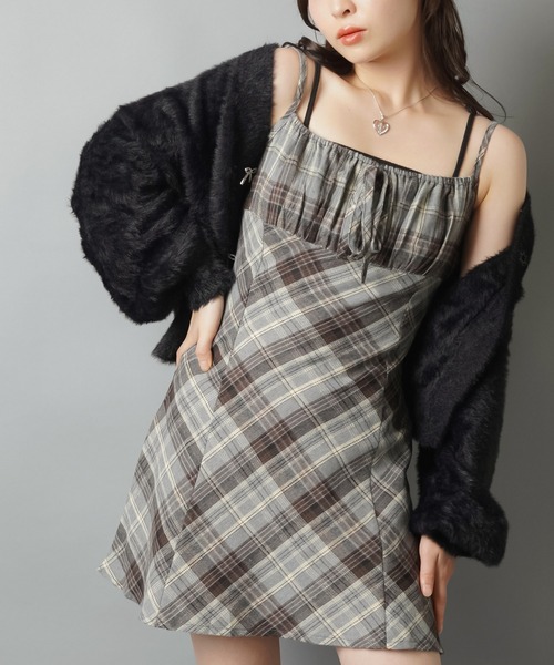 SPINNS（スピンズ）の「あざと可愛いチェックミニキャミワンピ（ワンピース・レディース・ベージュ/ピンク/グレー/ブラック/ブラウン・ONESIZE）」の20枚目の写真