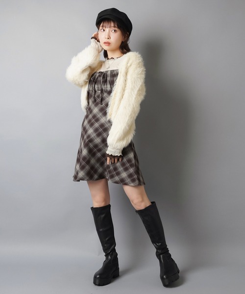 SPINNS（スピンズ）の「あざと可愛いチェックミニキャミワンピ（ワンピース・レディース・ベージュ/ピンク/グレー/ブラック/ブラウン・ONESIZE）」の16枚目の写真