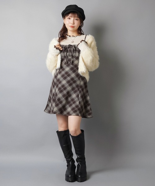 SPINNS（スピンズ）の「あざと可愛いチェックミニキャミワンピ（ワンピース・レディース・ベージュ/ピンク/グレー/ブラック/ブラウン・ONESIZE）」の17枚目の写真