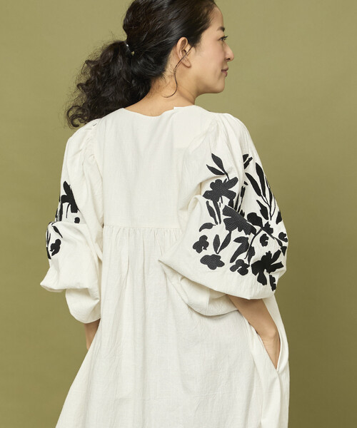 美品◇Freada フリーダ 22SS インドコード刺繍ワンピース 白 Freada（フリーダ）の「Freada/フリーダ インドコード刺繍