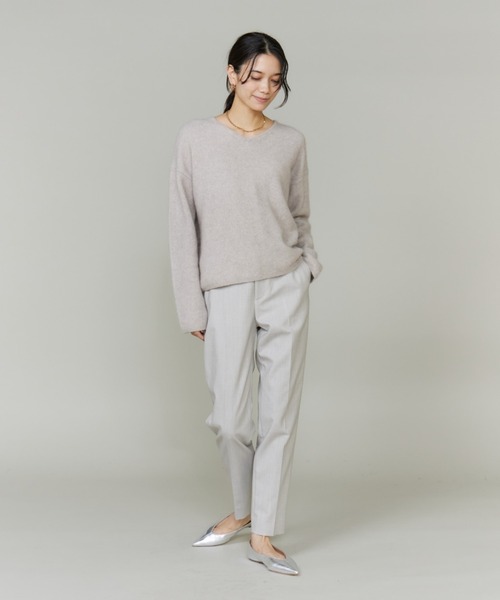INED(イネド)の「ラクーンVネックプルオーバーニット(ニット/セーター・レディース・グレイッシュベージュ/チャコールグレー/ベージュ/サックスブルー/イエロー・9号)」の20枚目の写真