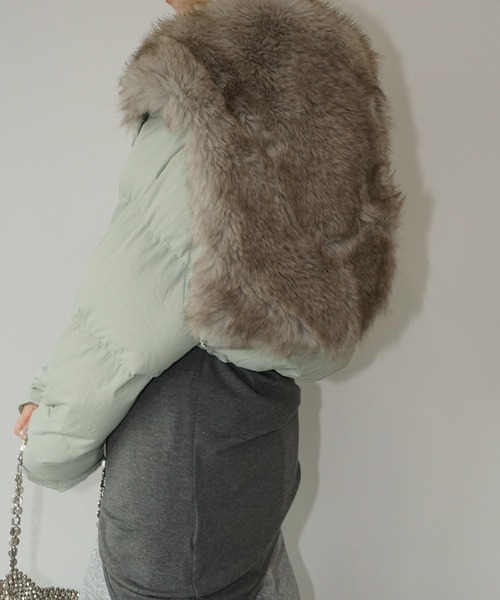 chuclla（チュクラ）の「フード変形ファーカラー ショートダウン chw25a065（ダウンジャケット/コート・レディース・ブラック/ライトグリーン・FREE）」の4枚目の写真