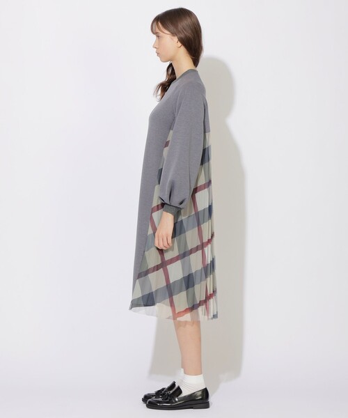 BLUE LABEL CRESTBRIDGE(ブルーレーベルクレストブリッジ)の「【限定カラーあり】チェックプリーツコンビジャージードレス(ワンピース・レディース・ブラック/グレー系その他2・38)」の3枚目の写真