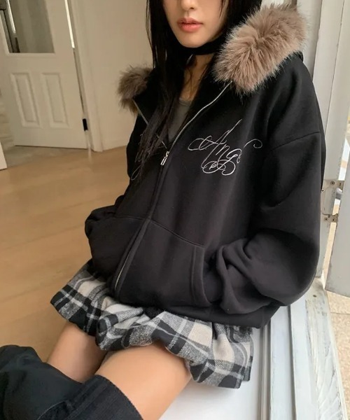 yuue' ( wear )（ユーイ）の「裏起毛ファーフードフロントロゴジップパーカー/ファー付きフーディー/セットアップ対応（パーカー・レディース・ブラック/グレー・FREE）」の11枚目の写真