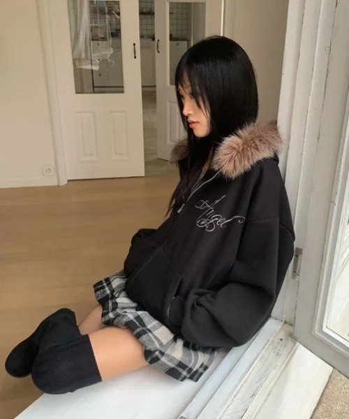 yuue' ( wear )（ユーイ）の「裏起毛ファーフードフロントロゴジップパーカー/ファー付きフーディー/セットアップ対応（パーカー・レディース・ブラック/グレー・FREE）」の12枚目の写真