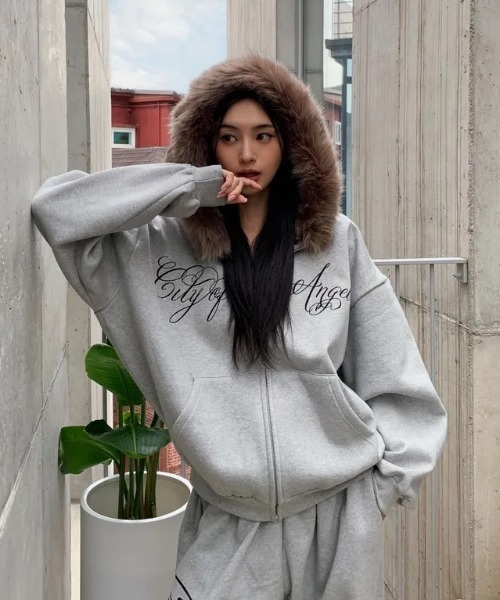 セール】裏起毛ファーフードフロントロゴジップパーカー/ファー付き