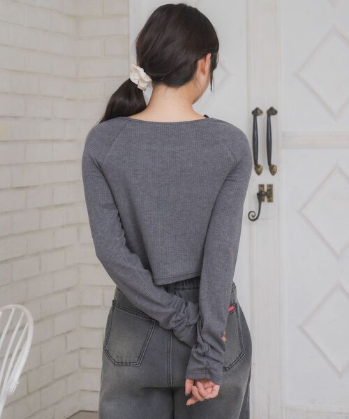 ems excite（エムズエキサイト）の「レースアップレイヤード風ロンTEE（Tシャツ/カットソー・レディース・ブラック/ダークグレー/ワインレッド/ブラウン・FREE）」の11枚目の写真