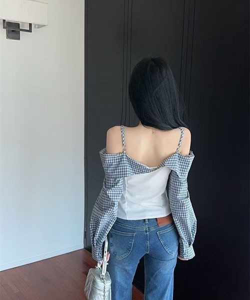 gossip!ロサンゼルス(ゴシップロサンゼルス)の「ギンガムチェック長袖オフショルダー コルセット風クロップドキャミトップス レディース スパゲッティストラップ デートトップス 2 色展開(Tシャツ/カットソー・レディース・ブラック/ホワイト・M/S/L)」の3枚目の写真