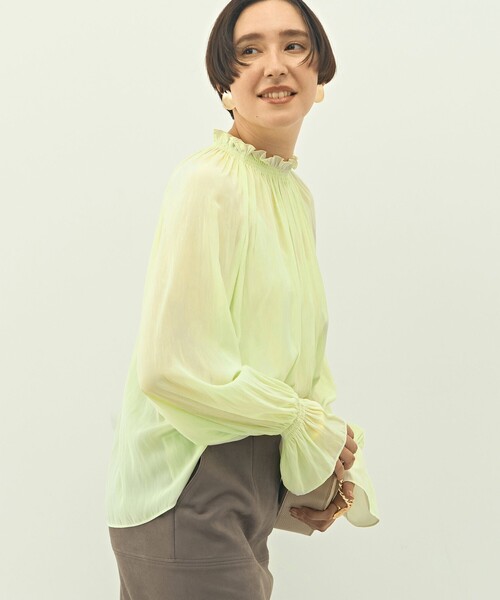 NOLLEY’S（ノーリーズ）の「ウォッシャブル2WAY割繊衿フリルブラウス（シャツ/ブラウス・レディース・オフホワイト/クリーム/サックスブルー/ネイビー・38）」の5枚目の写真