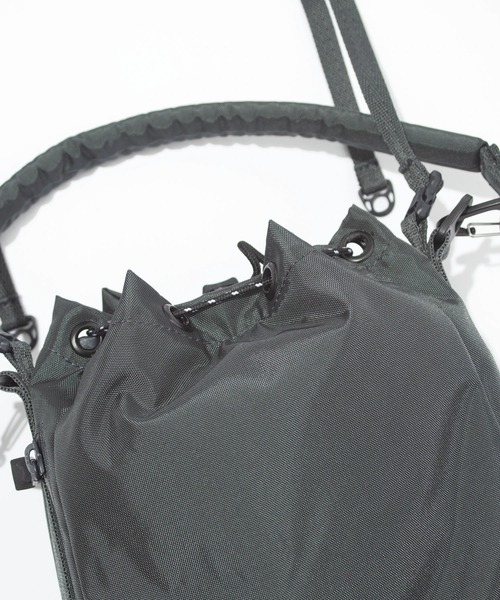 F/CE. (エフシーイー)の「F/CE./エフシーイー 420 re/cor TACTICAL 2WAY DRAWSTRING 4L(ショルダーバッグ・メンズ・ブラック/グレー・FREE)」の12枚目の写真
