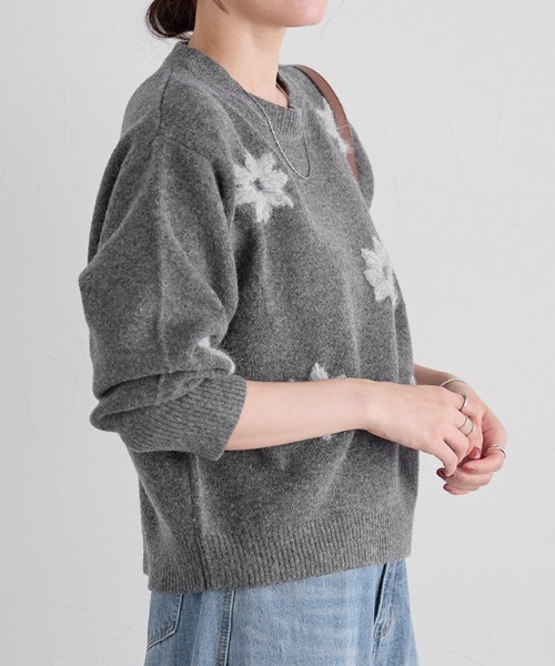 Pierrot(ピエロ)の「フラワー刺繍ニット(ニット/セーター・レディース・チャコール/アイボリー・M)」の6枚目の写真
