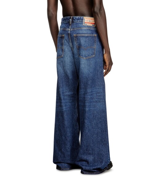 DIESEL（ディーゼル）の「メンズ オーバーサイズデニムパンツ D-RISE L.30（デニムパンツ・メンズ・インディゴブルー・26inch/34inch/32inch/30inch/28inch/36inch）」の2枚目の写真