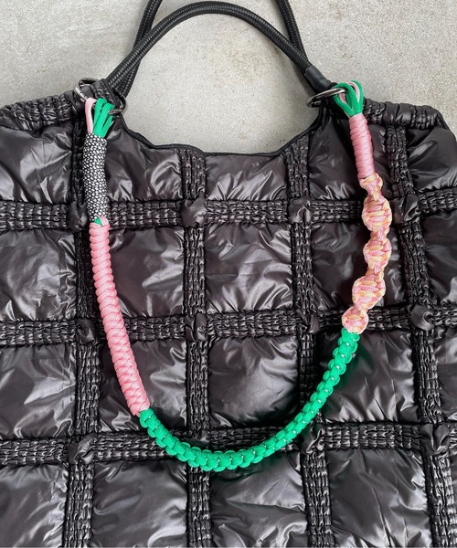 210nouve（トゥージュヌーブ）の「ナイロン チェック柄 コードストラップ バッグ（ハンドバッグ・レディース・ブラック/カーキ・FREE）」の4枚目の写真