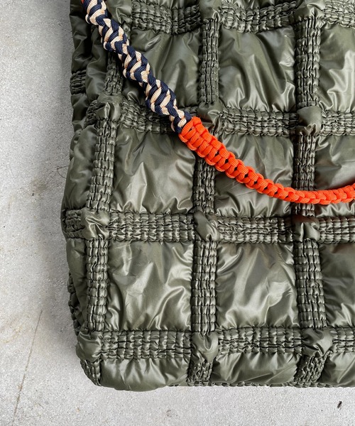 210nouve（トゥージュヌーブ）の「ナイロン チェック柄 コードストラップ バッグ（ハンドバッグ・レディース・ブラック/カーキ・FREE）」の9枚目の写真