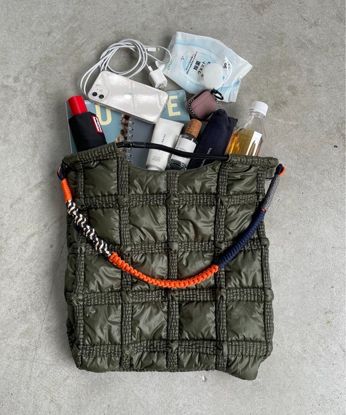 210nouve（トゥージュヌーブ）の「ナイロン チェック柄 コードストラップ バッグ（ハンドバッグ・レディース・ブラック/カーキ・FREE）」の7枚目の写真