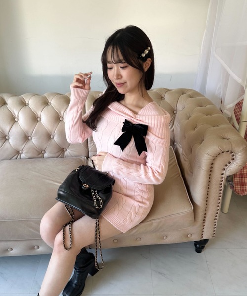 セール】【2025秋冬新作】オフショル風リボン付きケーブルニットミニ