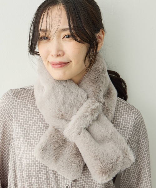A/C DESIGN BY ALPHA CUBIC（エーシーデザインバイアルファキュービック）の「【顔周りを華やかに演出】ファーティペット（ストール/ショール・レディース・ベージュ/ライトグレー・フリー）」の4枚目の写真
