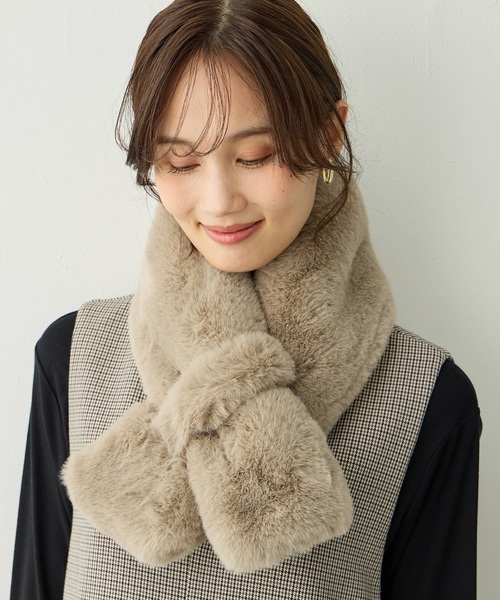 A/C DESIGN BY ALPHA CUBIC（エーシーデザインバイアルファキュービック）の「【顔周りを華やかに演出】ファーティペット（ストール/ショール・レディース・ベージュ/ライトグレー・フリー）」の6枚目の写真